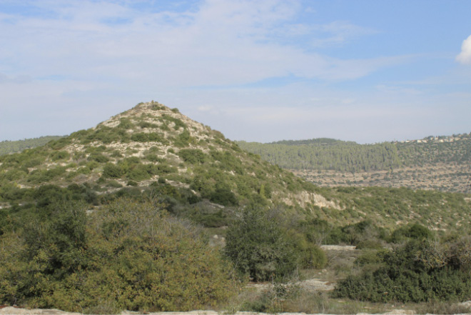 Ṭūr Šimʻon (“Mount Simeon”) in the Nahal Sorek west of Jerusalem, possibly the Mount Simeon of Moses 7:2.